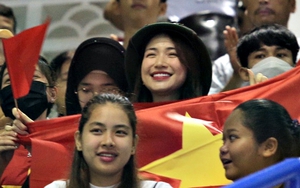 Hòa Minzy đến Campuchia để cổ vũ đội tuyển bơi Việt Nam 