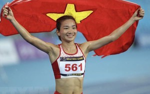 Nguyễn Thị Oanh ăn mừng nhanh gọn lẹ HCV SEA Games, đẳng cấp 'nữ hoàng điền kinh' là đây