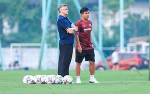 HLV Troussier ‘chơi chiêu’ lạ trước ngày chốt danh sách đấu Hong Kong