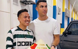 Đỗ Kim Phúc tặng nón lá cho Ronaldo