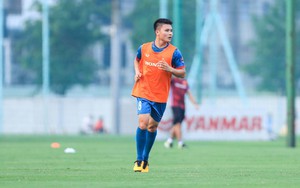 Gút danh sách đấu Hong Kong, HLV Troussier khiến nhiều người ngỡ ngàng