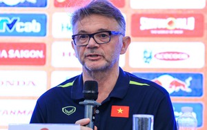 HLV Troussier: ‘Chiến thắng trước Hong Kong sẽ là bước đà tốt’