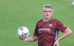 HLV Troussier bất ngờ hủy họp báo sau trận đầu tiên dẫn dắt ĐT Việt Nam khiến tất cả ngỡ ngàng