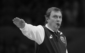 Trọng tài bóng chuyền nổi tiếng nhất thế giới qua đời khi làm nhiệm vụ ở Nations League 2023