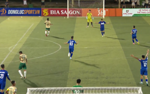 Cựu tuyển thủ quốc gia từng là trò cưng là HLV Phan Thanh Hùng đi đá phủi, đội nhà vẫn thua tan nát ở HPL