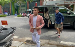 Quang Hải diện vest hồng bảnh bao, đầy phong cách trong ngày ra mắt CLB Công An Hà Nội