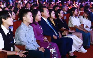 Tổng thống Hàn Quốc và Phó Chủ tịch nước Võ Thị Ánh Xuân dự Đêm nhạc giao lưu văn hóa Hàn Quốc - Việt Nam