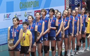 Bóng chuyền nữ Việt Nam vui tột độ vì chiến tích lịch sử, lo vô cùng vì chỉ Kiều Trinh chơi đúng đẳng cấp