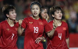 Thanh Nhã bứt tốc xé gió, ghi bàn thắng lịch sử cho ĐT nữ Việt Nam, được fan so sánh với siêu sao đẳng cấp thế giới