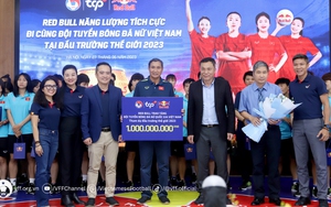 Thầy trò HLV Mai Đức Chung được tiếp sức trước World Cup bằng tiền thưởng và ‘quà độc’