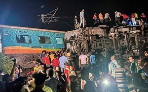 Thương vong tăng lên hơn 1.000 người trong vụ tai nạn đường sắt ở Ấn Độ