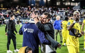 Quang Hải bị gạch tên trong ngày vui của Pau FC