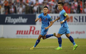 Hàng công 'hoàn cảnh' thử tài HLV Troussier