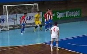 Cận cảnh pha dàn xếp đá phạt siêu hạng của tuyển Việt Nam khiến cầu thủ Paraguay ngỡ ngàng đứng nhìn