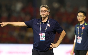 Đừng để ông Troussier cô đơn!