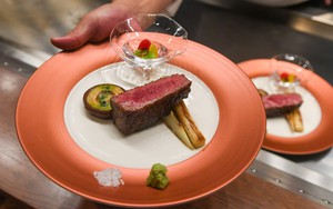 Nhà hàng vừa nhận 1 sao Michelin ở Hà Nội tiếp tục được CNN bình chọn