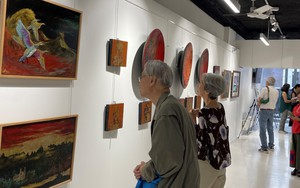 Các chất liệu truyền thống của hội họa Việt Nam tạo ấn tượng trên đất Pháp