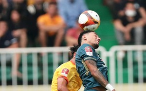 Tiền đạo 'chân gỗ' giúp HAGL sáng cửa trụ hạng