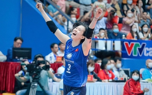 Thanh Thúy ‘dội bom’ tan nát hàng chắn của đội 3 lần VĐTG, ghi gần 30 điểm, danh tiếng nổi như cồn sau màn trình diễn siêu đẳng cấp