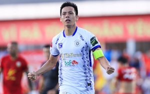 Đẳng cấp của Văn Quyết: Ghi bàn và kiến tạo ngay khi trở lại, giúp Hà Nội đua vô địch V-League 