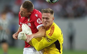 Thủ môn MU húc đối thủ 'thủng phổi', bị yêu cầu phải 'cách ly' với toàn đội Wrexham