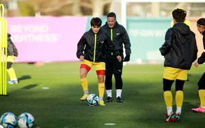 Tuyển nữ Việt Nam rèn bóng bổng chống lại đối thủ Bồ Đào Nha