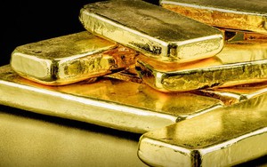 Vàng thế giới vững giá khi thị trường chờ cuộc họp của Fed