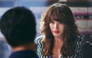 Kim Hye Soo vượt qua chứng sợ nước, đóng phim 'Smugglers' đang áp đảo phòng vé 