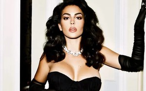 Bạn gái Ronaldo khoe nét quyến rũ trong bộ ảnh quảng cáo mới