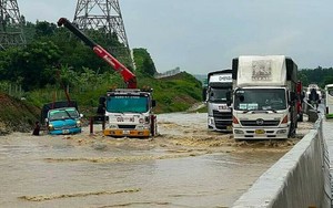 Chào tuần mới: Khi cao tốc... ngập