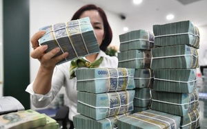 Lãi suất giảm nhanh, tiền gửi ngân hàng liệu có chuyển hướng?