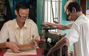 Người sửa sách cũ cuối cùng tại Sài Gòn: Bốn thập kỷ bám trụ với nghề