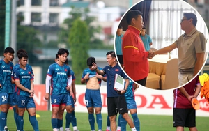 HLV Kiatisuk có hành động đặc biệt với HLV Hoàng Anh Tuấn và U23 Việt Nam, khiến fan ấm lòng