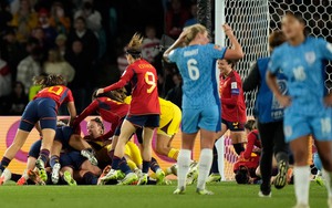 ĐT nữ Tây Ban Nha thắng nghẹt thở nữ Anh, lần đầu bước lên đỉnh thế giới
