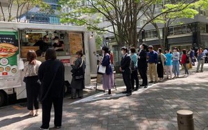 Cặp đôi Việt bán bánh mì 135.000 đồng tại Nhật: Một ngày bán hết cả nghìn chiếc