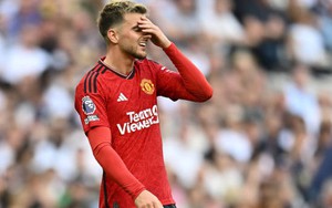 MU nhận tin dữ về Mount, chưa đóng góp gì đã phải 'ngồi chơi xơi nước' dài ngày 