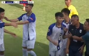 HLV SLNA đánh học trò ngay trên sân nhưng vẫn được cộng đồng mạng lên tiếng ủng hộ 