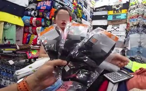 Du khách Nhật choáng khi bị nói thách 3 đôi tất giá 700.000 đồng