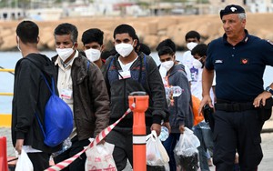 Italy chật vật ứng phó với dòng người di cư tăng mạnh