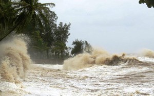 Bão SAOLA di chuyển theo hướng Tây Bắc, giật trên cấp 17