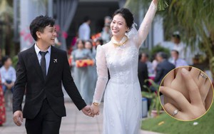 Cặp đôi sở hữu 40.000 m2 đất nhưng chỉ đeo nhẫn cưới 150.000 đồng