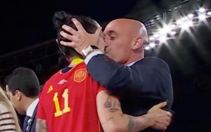 Xuất hiện video tố nữ cầu thủ Tây Ban Nha nói dối về vụ hôn môi Chủ tịch Liên đoàn bóng đá