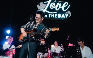 Bằng Kiều chơi guitar và hát kiểu GenZ trên du thuyền