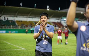 HLV Vũ Tiến Thành và Hoàng Vũ Samson sẽ 'giải lời nguyền' sân Thống Nhất