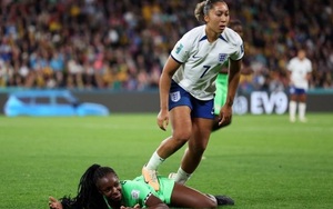 Hành động xấu xí như Rooney và Beckham, em gái sao Chelsea nguy cơ bị loại khỏi World Cup