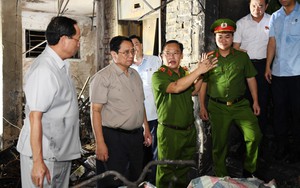 Thủ tướng Phạm Minh Chính kiểm tra hiện trường, thăm các nạn nhân đang cấp cứu sau vụ cháy chung cư mini ở Thanh Xuân, Hà Nội