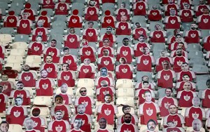 Ronaldo phải thi đấu trước hàng loạt hình nộm 'kỳ quái' tại AFC Champions League