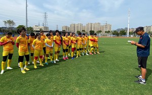 Đội tuyển nữ Việt Nam hứng khởi trong buổi tập đầu tiên ở Ôn Châu