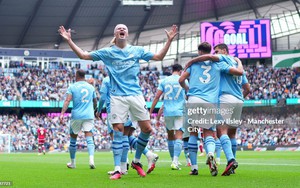 Kết quả bóng đá Man City 2-0 Nottingham: Haaland nổ súng, Man xanh bỏ túi 3 điểm trong thế 10 người