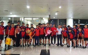 Olympic Việt Nam về nước, HLV Hoàng Anh Tuấn nhận trách nhiệm